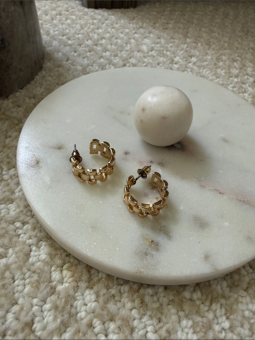 Francesca's Collections Gold Link Hoop Earrings